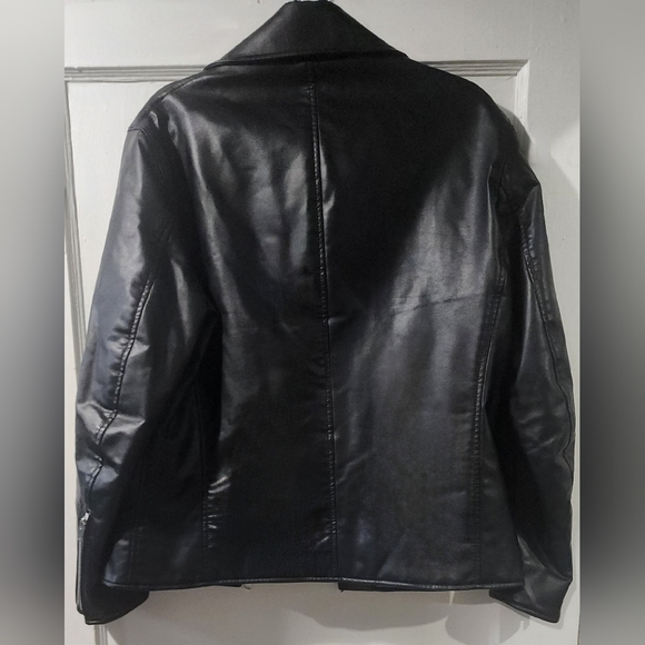 🪻Uniqlo Classic Black Leather Jacket🪻 - Picture 4 of 7